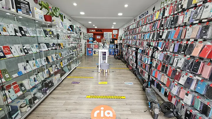 Interior Tienda Zona Móvil Lugo